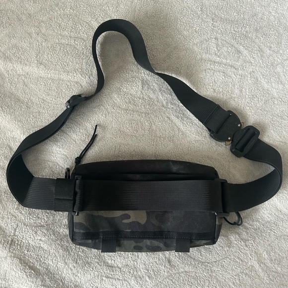 Tabagska • Men's Camp Crossbody Bag - Picture 4 of 7